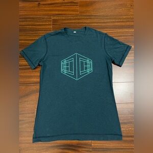 Lululemon men’s medium graphic short sleeve t-shirt, geometric, teal